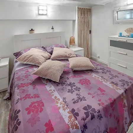 Apartment Cozy In With Kitchen *
